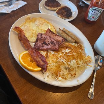 Loru’s Cafe - Breakfast & Brunch Near Me - Camarillo, California
