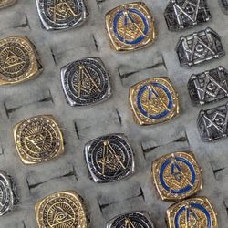 Victoria Regalia - Large assortment of rings