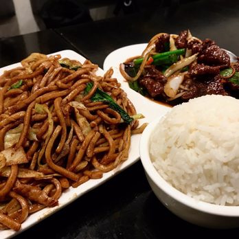 ChongQing - Shanghai chow mein with shredded pork and ginger beef - Chinese Near Me - Vancouver, British Columbia