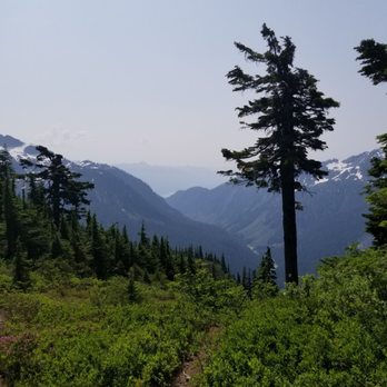 Artist Point Trailhead - Hazy due to forest fires but still a great view at the top of Artist Point. - Hiking Near Me