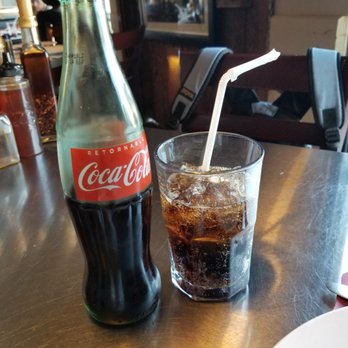 Ollie's Brick Oven Pizza - classic coke in the glass bottle - Pizza Near Me - Rosarito, BCN Ollie's Brick Oven Pizza - classic coke in the glass bottle - Pizza Near Me - Rosarito, BCN