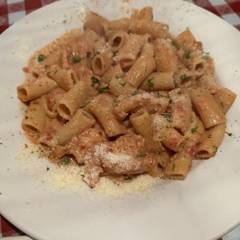 La Strada Italian Restaurant - Rigatoni Alla Vodka with Chicken - Italian Near Me - Saint Augustine, Florida La Strada Italian Restaurant - Rigatoni Alla Vodka with Chicken - Italian Near Me - Saint Augustine, Florida