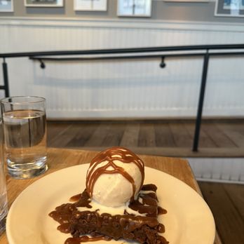 Coastal Kitchen - Brownie a la mode - New American Near Me - Dana Point, California Coastal Kitchen - Brownie a la mode - New American Near Me - Dana Point, California