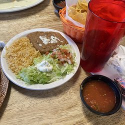 Tortas Mexico - Sweet tea, chips and salsa