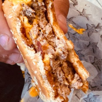 Carl's Jr - Fast Food Near Me - Wailuku, Hawaii