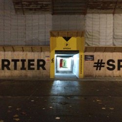 Pathé ! - Parkeerplaats sphinxkwartier bereikbaar via doorloop naast hoofdingang Pathé.