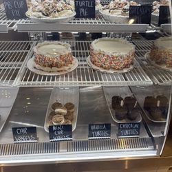 Cake case