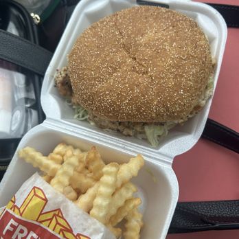 Lucky Dog - 4. Chicken Breast - Fast Food Near Me - Countryside, Illinois
