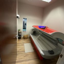 Downtown Fitness  - Tanning room