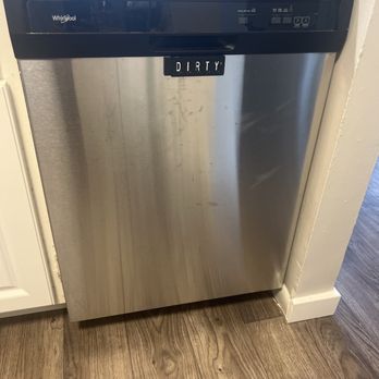 Briarbrook Apartment Homes - Appliances are scratched up not new - Apartments Near Me - Wheaton, Illinois