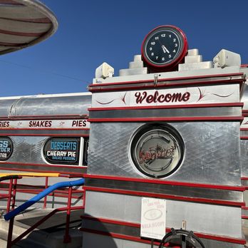 5 & Diner - A cute design that is festive and inviting.. and plenty of parking. - Diners Near Me - Phoenix, Arizona