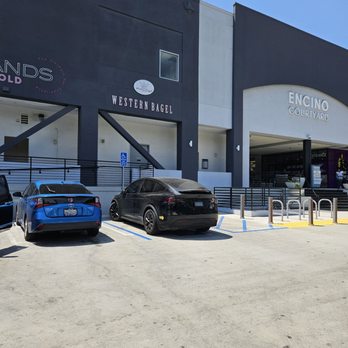 Encino Courtyard - Shopping Centers Near Me - Encino, California