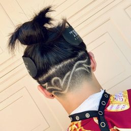 Shout-out to Anna for this fresh undercut! Shout-out to Anna for this fresh undercut!