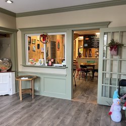 Refresh Smoothie Bar - Adorable entry way