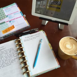 Casa Cappuccino - I love setting up shop here. Perfect atmosphere. Bright light, outlets and free wifi. Awesome cappuccinos too!