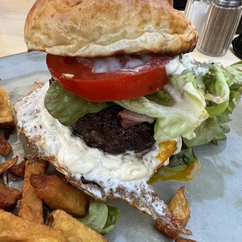 Fork & Bottle - Breakfast burger of the Week - American Near Me - Zürich, ZH