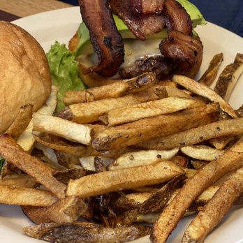 Bienvenidos Restaurant - Hamburger and fries - American Near Me - Holbrook, Arizona Bienvenidos Restaurant - Hamburger and fries - American Near Me - Holbrook, Arizona