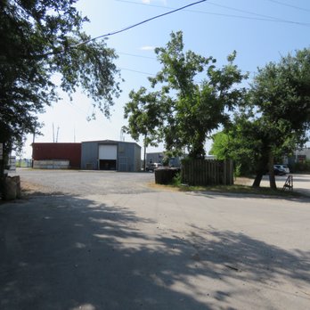 Tarvin Seafood - This is what you see from the road where you turn to get there. - Seafood Markets Near Me - Mount Pleasant, South Carolina