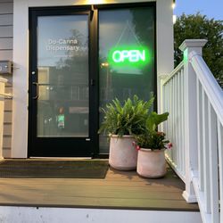 Entrance of Docanna Dispensary, Maplewood.