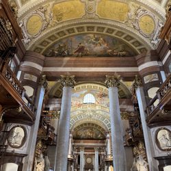 Prunksaal der Österreichischen Nationalbibliothek - ...just wowww
