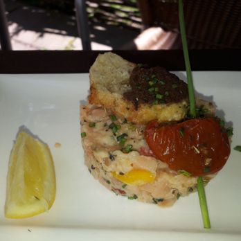 L'Olivier - Tartare de saumon - trop "cuit" - French Near Me - Annecy, 74 L'Olivier - Tartare de saumon - trop "cuit" - French Near Me - Annecy, 74