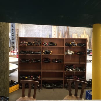 Bar Paniek - Schaatsen huren. €3 voor twee uur - Bars Near Me - Antwerp, VAN