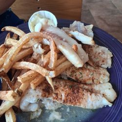Marks Landing - Blackened fish with water logged mushy fries