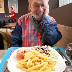 Shopping Cora - Un " accompagnateur " qui a GRAND appétit !