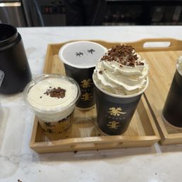 Puer frappe and osmanthus cream cloud. Puer frappe and osmanthus cream cloud.