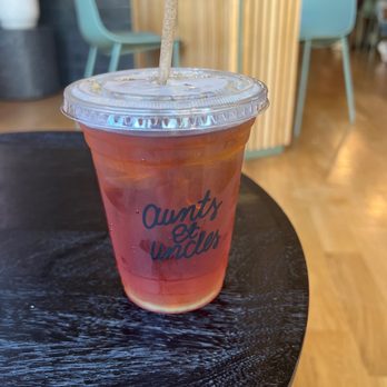 Aunts et Uncles - Peach ice House Iced Tea - Large - Vegan Near Me - Brooklyn, New York Aunts et Uncles - Peach ice House Iced Tea - Large - Vegan Near Me - Brooklyn, New York