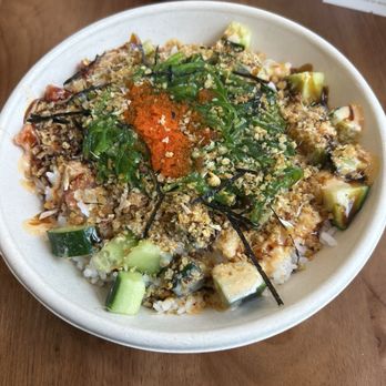 poke fish - White rice, Spicy tuna, eel sauce, fish egg, seaweed salad, cucumber, couple other things I can't remember - Asian Fusion Near Me - Syracuse, New York poke fish - White rice, Spicy tuna, eel sauce, fish egg, seaweed salad, cucumber, couple other things I can't remember - Asian Fusion Near Me - Syracuse, New York