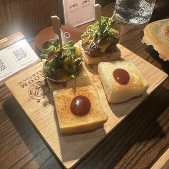 Room Service - Kobe Sliders - Japanese Near Me - Milwaukee, Wisconsin Room Service - Kobe Sliders - Japanese Near Me - Milwaukee, Wisconsin
