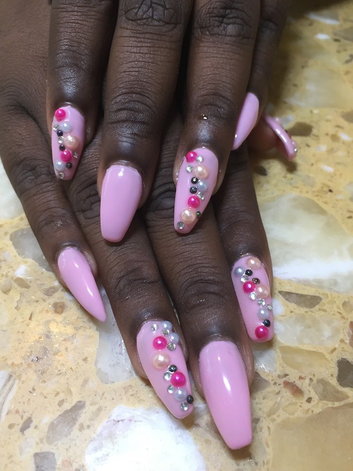 Head to Toe Salon by Monika Logo