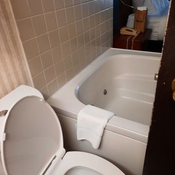 Baymont by Wyndham Bartonsville Poconos - Jacuzzi suite from toilet to bed in one room - Hotels Near Me - Bartonsville, Pennsylvania