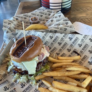 Los Verdes 88 - BBQ BURGER, Fries and beef empanada - Colombian Near Me - Miami, Florida