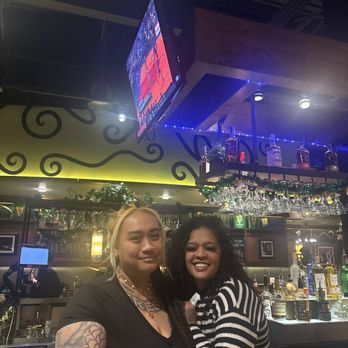 Bar Louie - Virginia Gateway - Best bartenders around!! - New American Near Me - Gainesville, Virginia