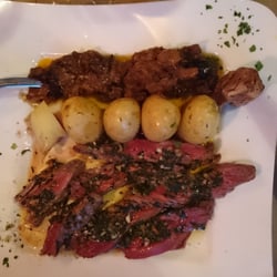 Cerise et Vinaigrette - Le Bœuf -Onglet Black Angus, marinade chimichuri (persil, échalotes, ciboulette, origan, tomates séchées, huile d'olive et vinaigre).
