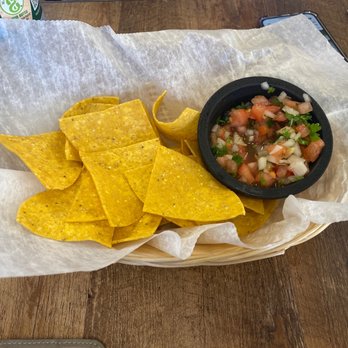 Momma’s Tacos - Chips and pico - Mexican Near Me - New Milford, Connecticut