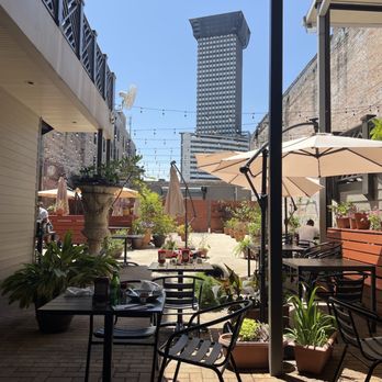 Bearcat CBD - Outside patio - Coffee & Tea Near Me - New Orleans, Louisiana Bearcat CBD - Outside patio - Coffee & Tea Near Me - New Orleans, Louisiana