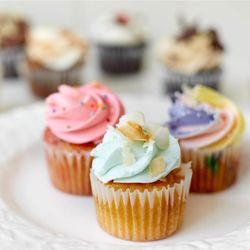 Ooh La La Cupcakes + Cakes