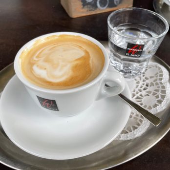 Brot und Torte - Cappuccino - Cafeteria Near Me - Lenggries, BY