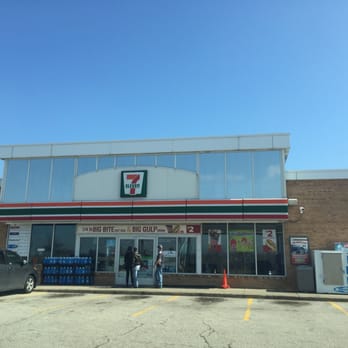 7-Eleven - the front of a 7 - eleven convenience store - Gas Stations Near Me - Lake Forest, Illinois