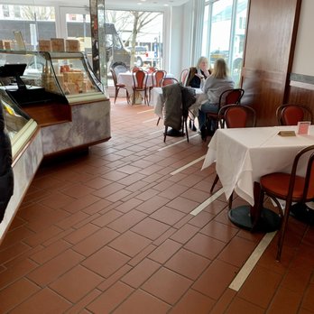 Sant Ambroeus Southampton - Restaurant interior - Italian Near Me - Southampton, New York Sant Ambroeus Southampton - Restaurant interior - Italian Near Me - Southampton, New York