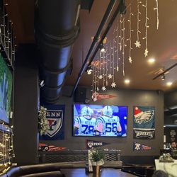 Olde City Cheesesteaks & Brew - Inside pic