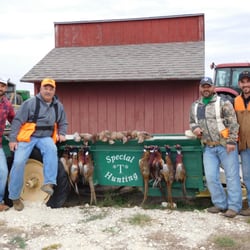 Special T Hunting Lodge - Hunters bag their limit
