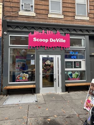 Scoop Deville South St by null