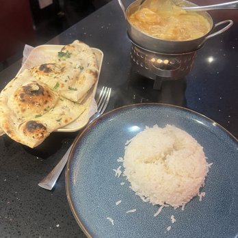 Chilli Spice - Butter chicken and garlic naan - Indian Near Me - Camberley, SRY Chilli Spice - Butter chicken and garlic naan - Indian Near Me - Camberley, SRY