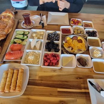 Bosphorus Turkish Cuisine - Beautiful set up!  unlimited tea - Turkish Near Me - North York, Ontario