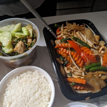 The Elephant Thai Cuisine - Garlic chicken and a pad see ewe - Thai Near Me - Chicago, Illinois The Elephant Thai Cuisine - Garlic chicken and a pad see ewe - Thai Near Me - Chicago, Illinois
