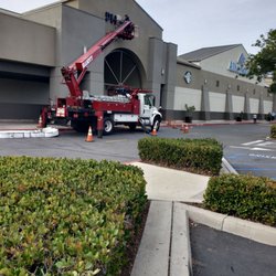 Albertsons - Taking old sign down